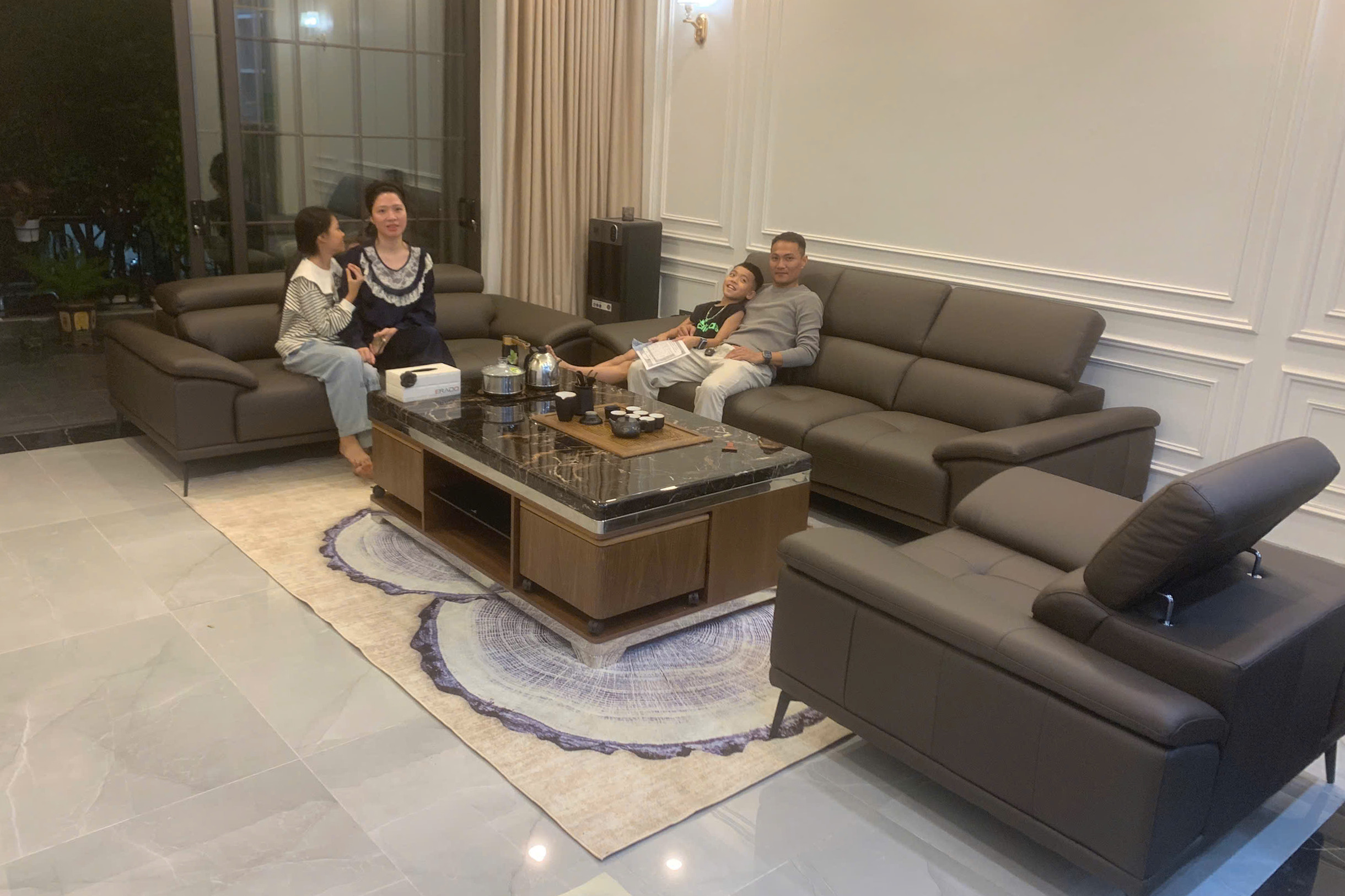 ERADO BÀN GIAO THÀNH CÔNG BỘ SOFA BÀN TRÀ CHO GIA ĐÌNH ANH HIỀN Ở HƯNG YÊN